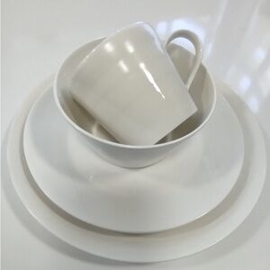Royal Doulton 1815 White 16-Piece Dinnerware Set, NEW